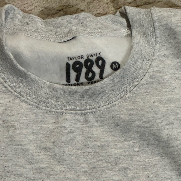 Taylor Swift Crewneck Sweatshirt NWOT - Picture 2 of 3